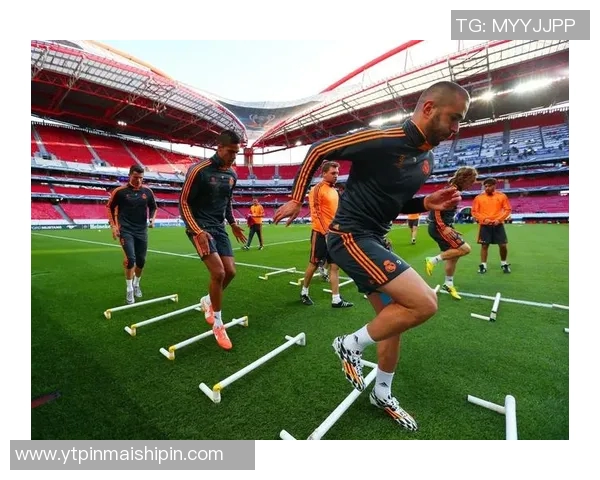 武汉足球队的耐力探秘：从训练到比赛的坚韧之路