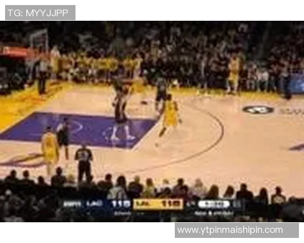 湖人快船对决激战正酣球迷热情高涨期待精彩瞬间