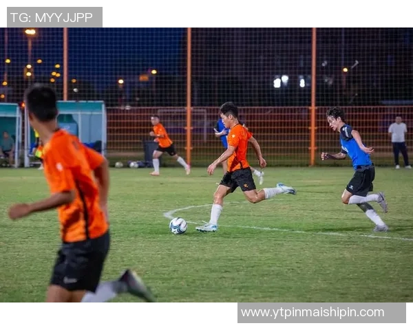 卓尔与建业激战正酣双方争夺关键积分展现足球魅力与团队精神